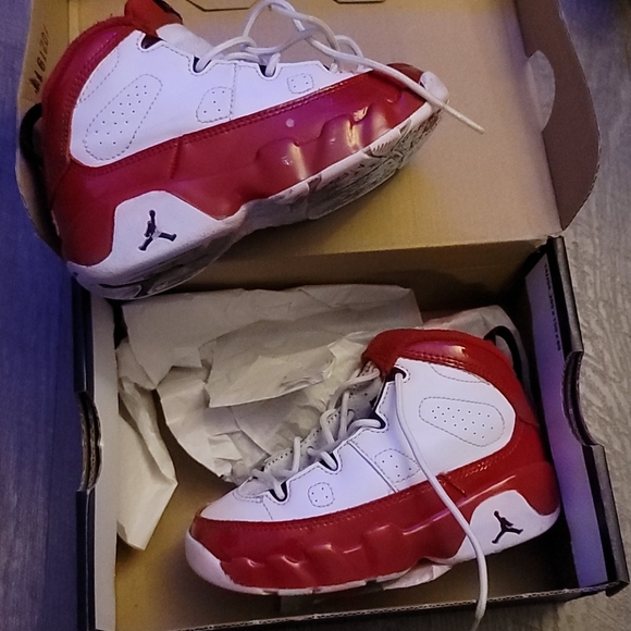 Jordan and Converse - Picture 10 of 11